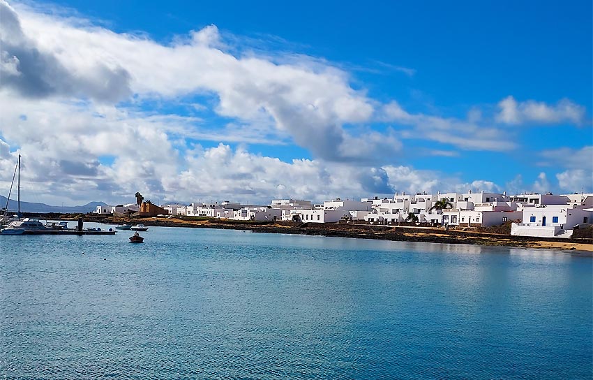Lanzarote, petit port de pche sur l'ile La Graciosa