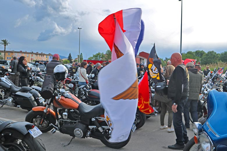 Parade Harley Davidson a port grimaud