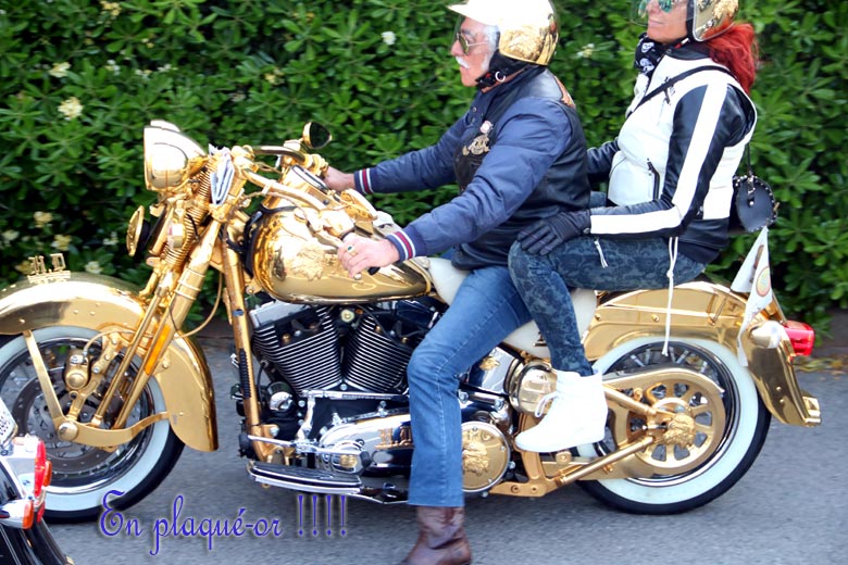 Parade Harley Davidson a a port grimaud