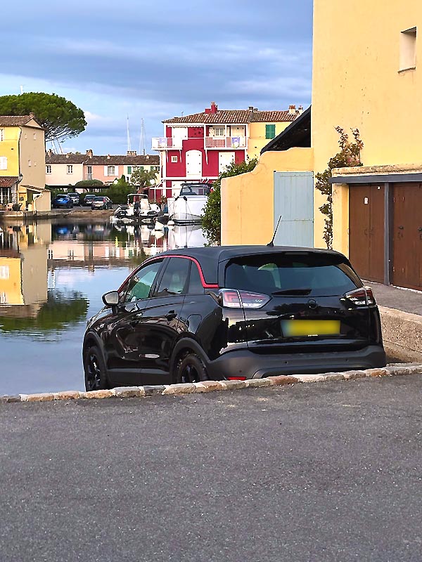 Dans l'eau à PORT GRIMAUD
