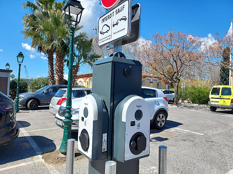 Bornes lectrisues  PORT GRIMAUD