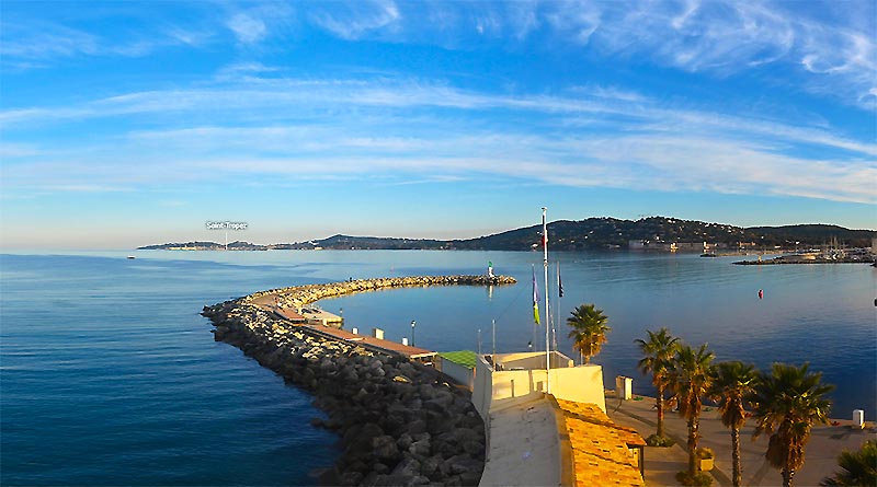 Vue de la jet�e � PORT GRIMAUD