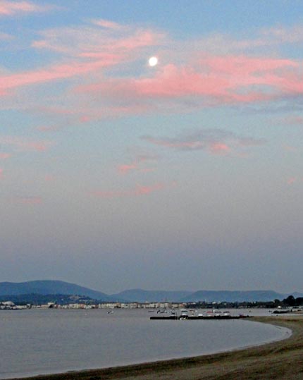 la lune au dessus de PORT GRIMAUD