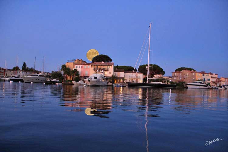 pleine lune sur Port Grimaud