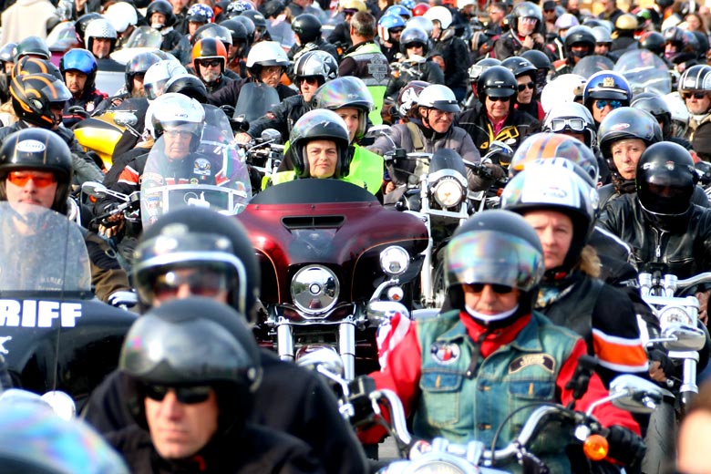 Parade Harley Davidson a port grimaud