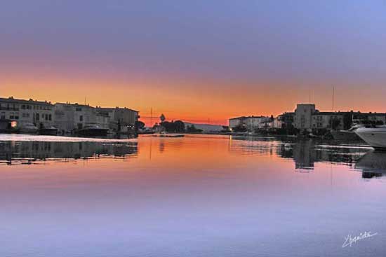 le jour se lve sur Port Grimaud