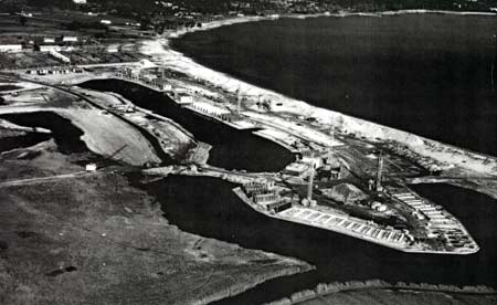 Vue aerienne du chantierde Port Grimaud 1966