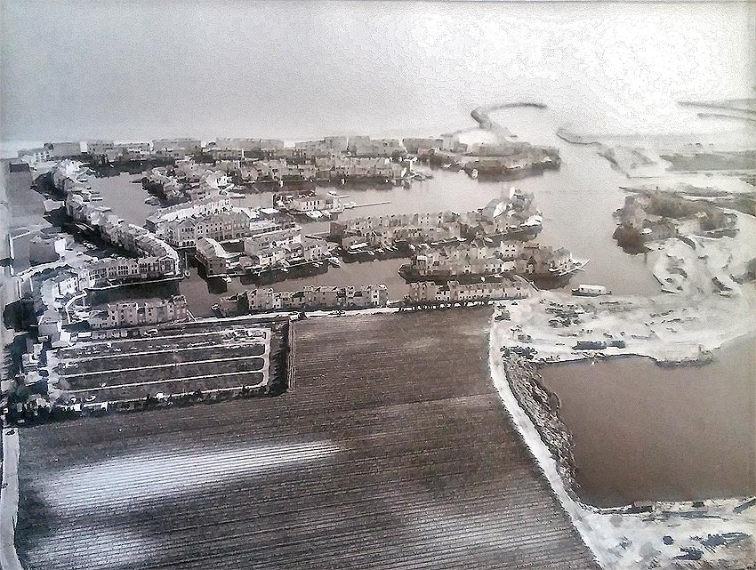 vue aerienne de PORT GRIMAUD en construction