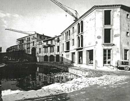 place des Artisans port grimaud