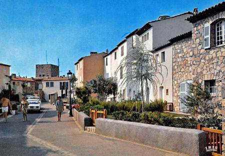 rue de la tour port grimaud