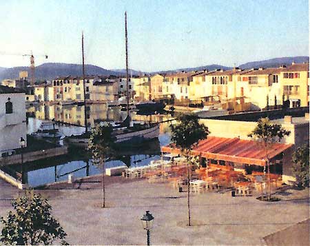 commerce du marche port grimaud