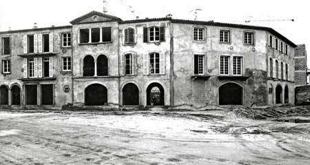 place du marche port grimaud