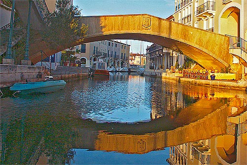 La pont principal Port Grimaud