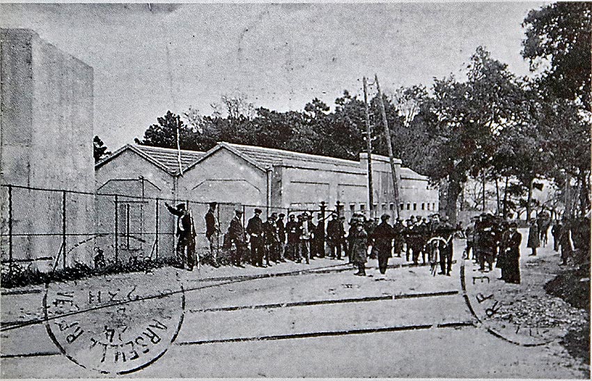 A la sortie de l'usine de Torpilles