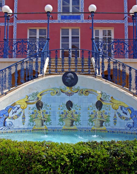 fontaine port grimaud